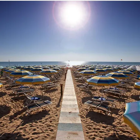 Nino Vacanze 阿尔巴·阿德里亚蒂卡